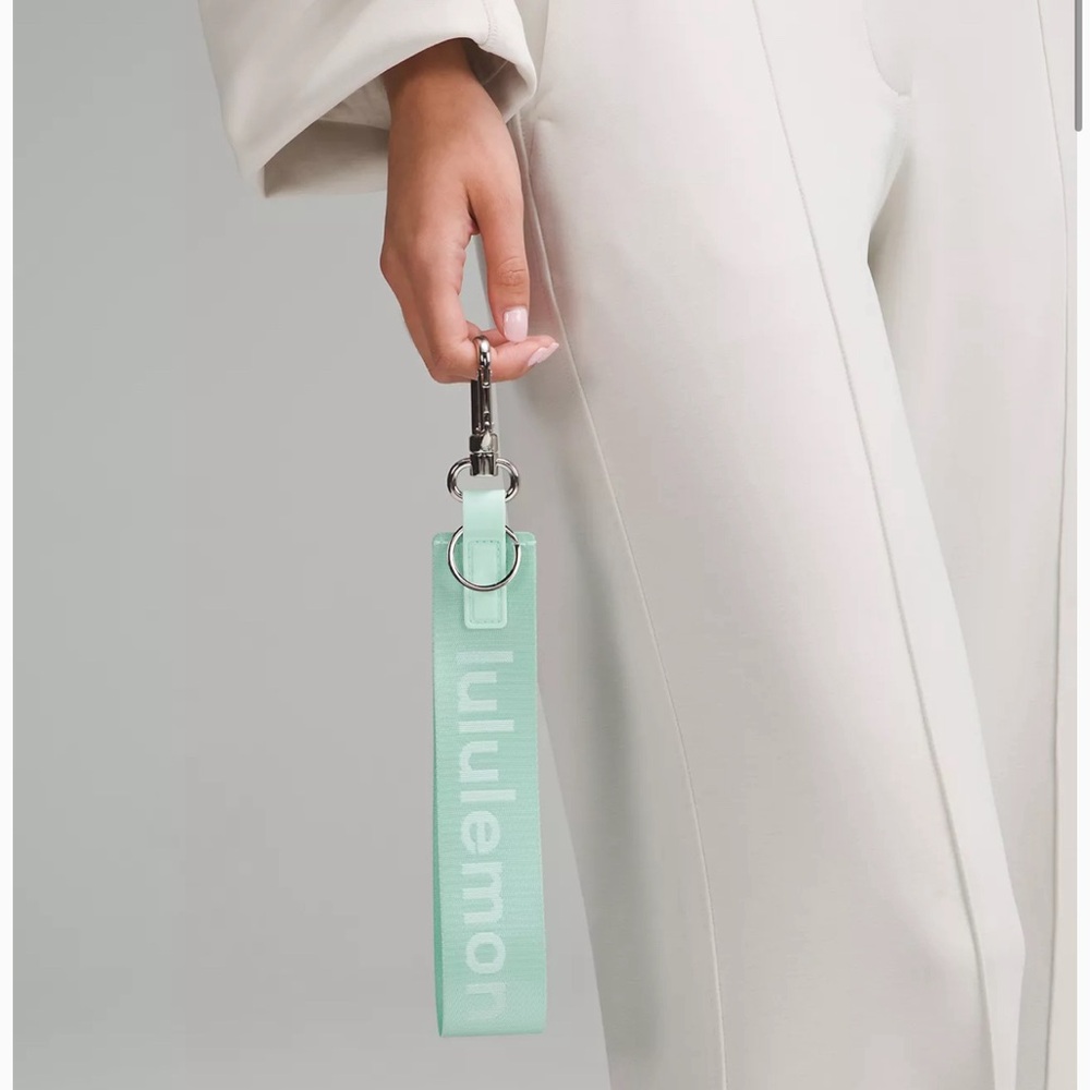 LULULEMON ! Never Lost Keychain